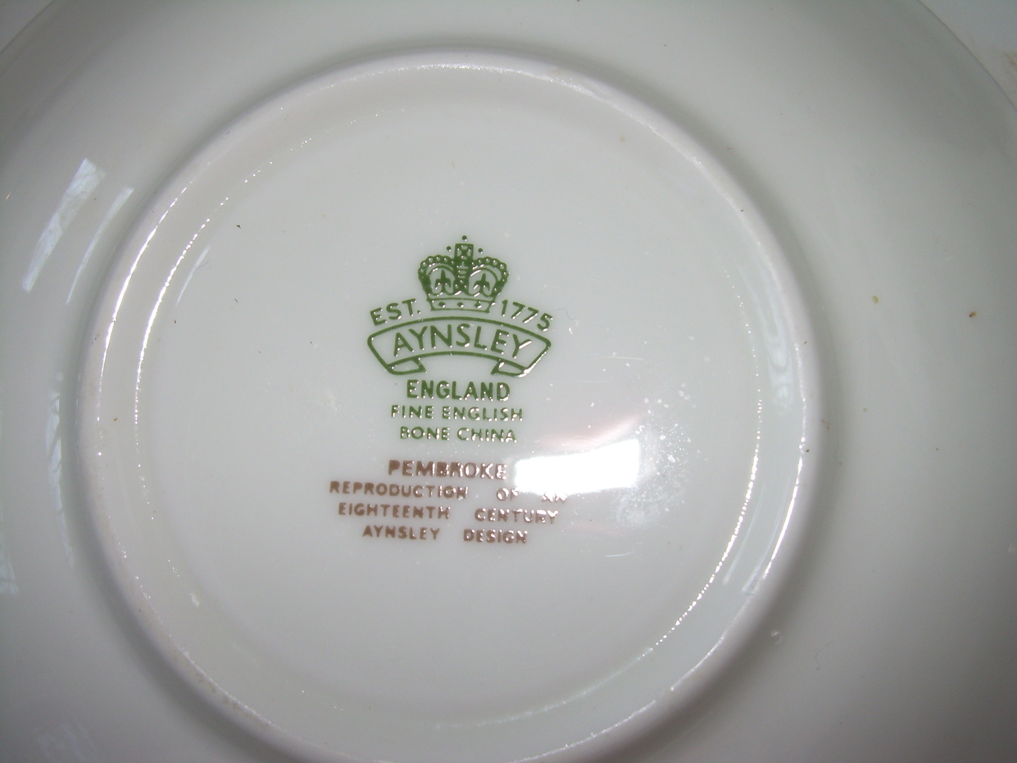 Марка Aynsley Pembroke Fine English Bone China Марка Aynsley Pembroke Fine English Bone China с текст за възпроизведен дизайн