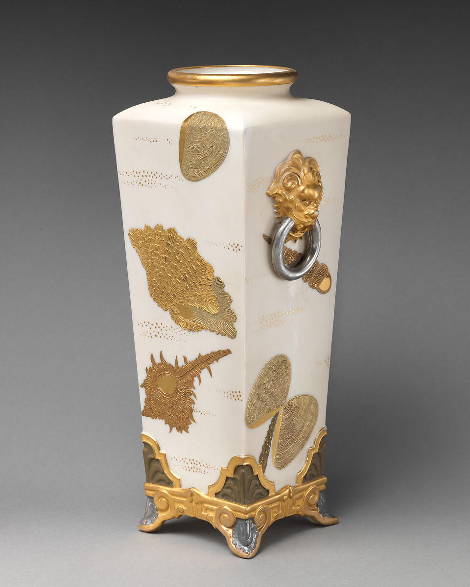 Художествена ваза Royal Worcester със златни морски мотиви от 1878 година