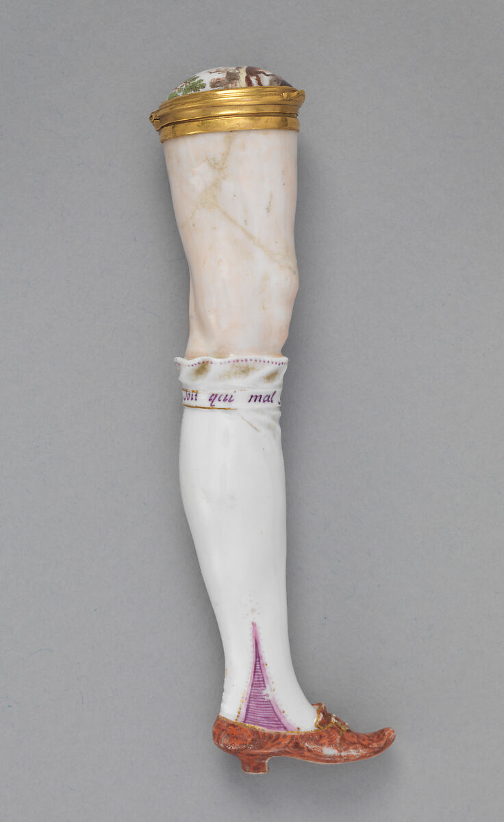 Императорски виенски порцелан – étui с форма на крак и златен обков, 1750–1751 г.