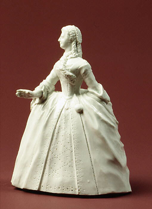 Императорски виенски порцелан – бяла фигурка Standing Woman, ок. 1744–1750 г.
