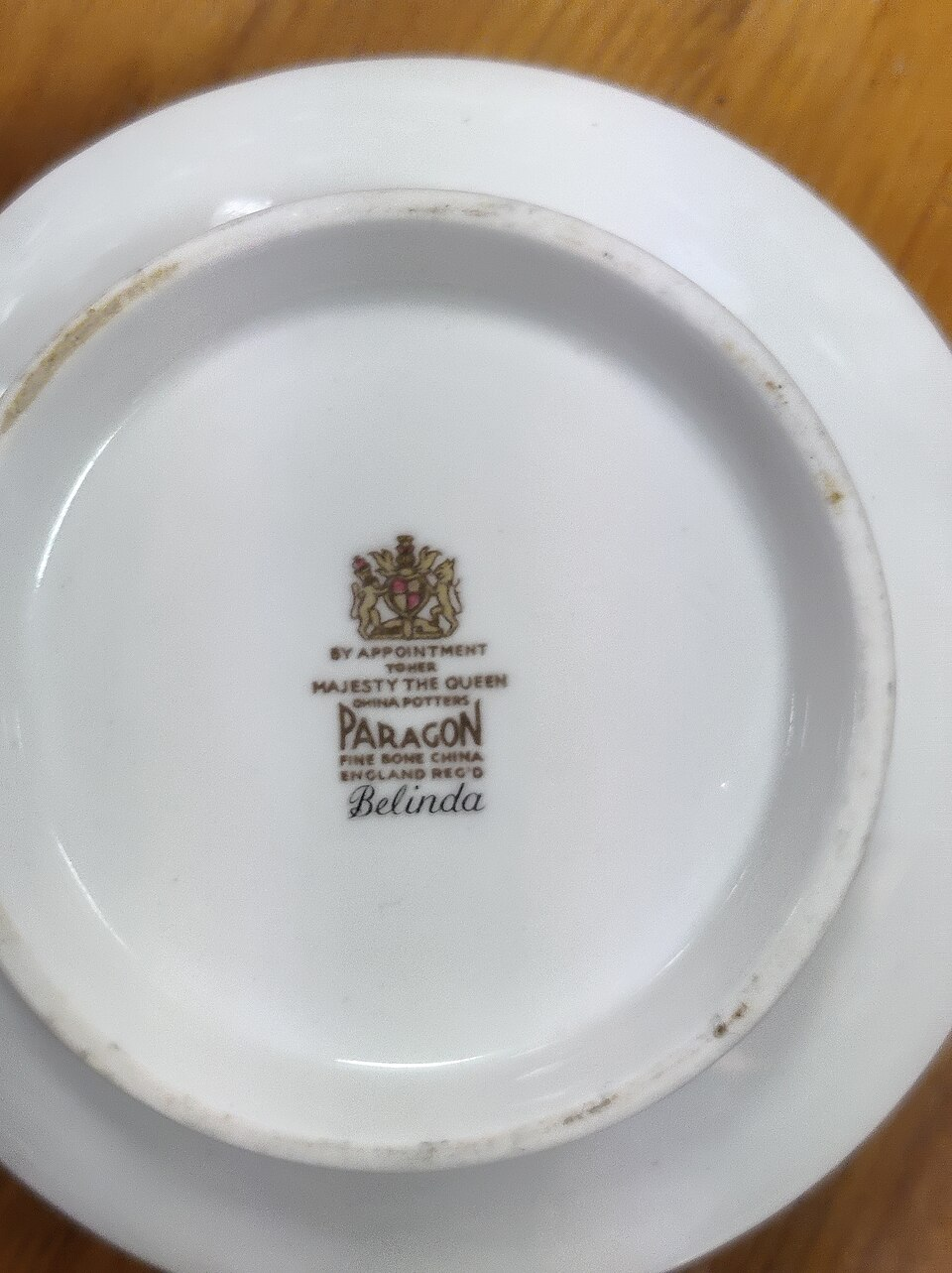 Paragon Belinda маркировка с Royal Warrant, кралски герб и надпис By Appointment to Her Majesty The Queen, Fine Bone China England