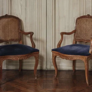 Чифт резбовани фатьойли от 18-ти век, изработени от тръстика, буково дърво, Луи XV, Париж.