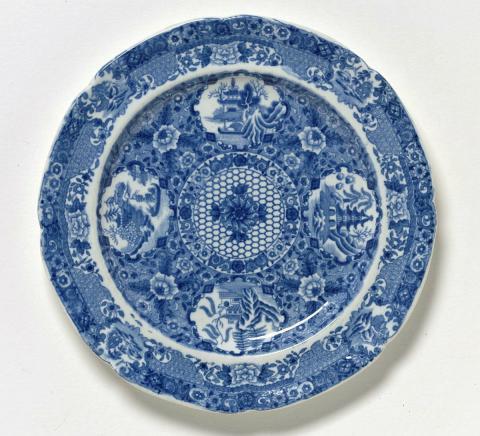 Early hand-painted Spode porcelain plate made in England around 1792–1794 with floral decoration.