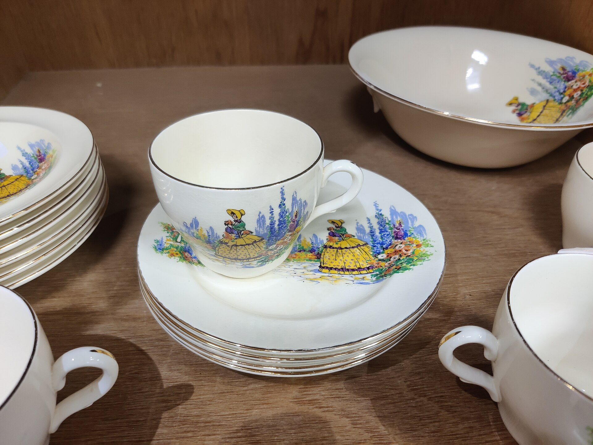 Vintage Beswick Marie Tableware – England Vintage Beswick Marie English tableware with teacup, saucers, plates and serving bowl