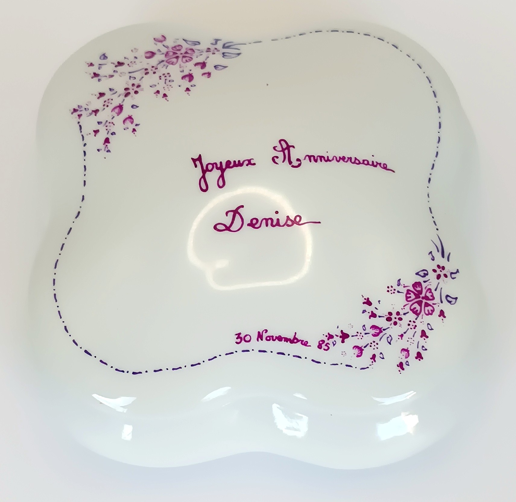 Personalised inscription inside a vintage Limoges France porcelain anniversary box lid for Denise, dated 30 November 1985