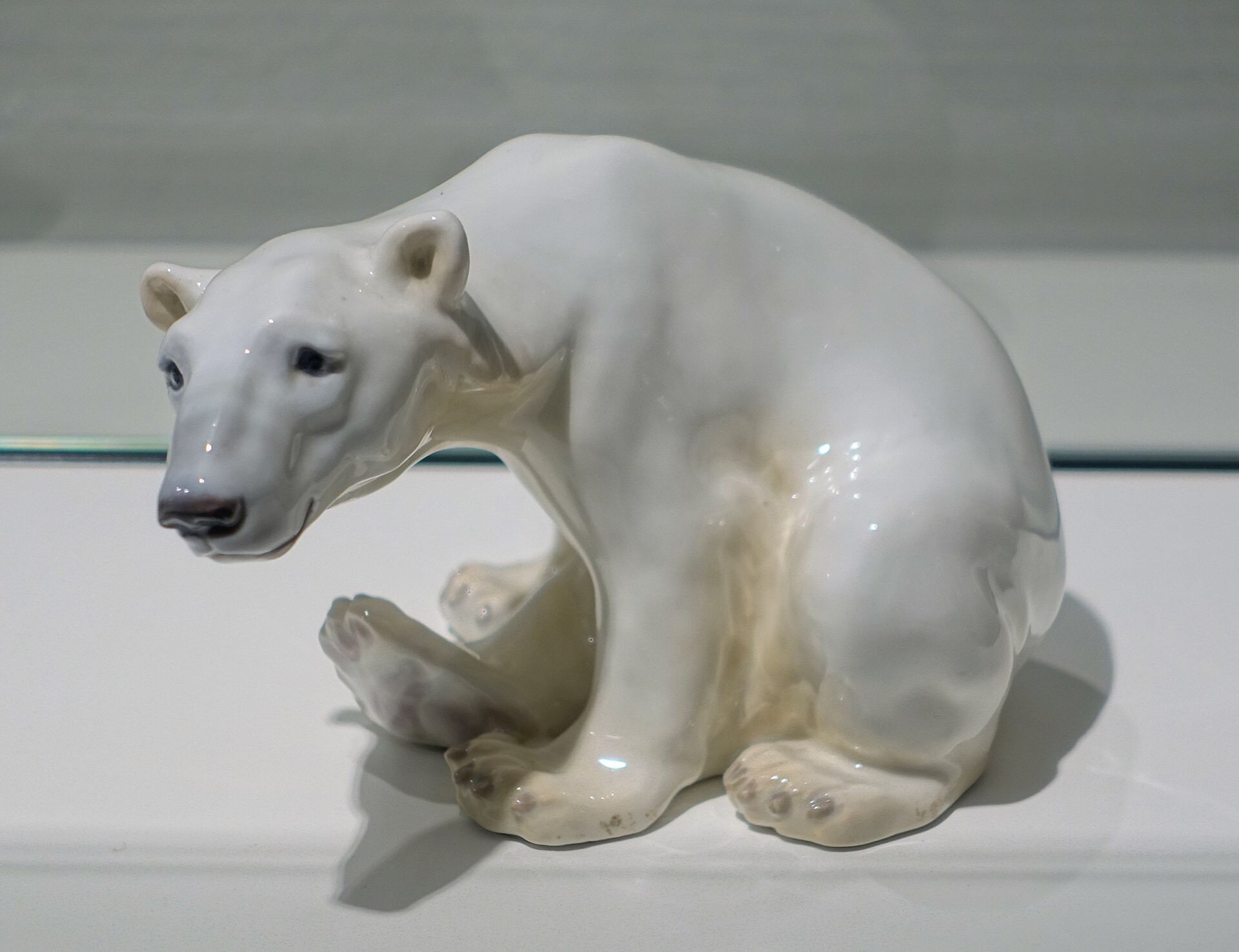 Bing & Grøndahl Polar Bear – Jens Peter Dahl-Jensen, c. 1910 Bing & Grøndahl porcelain polar bear figure by Jens Peter Dahl-Jensen, Copenhagen, circa 1910