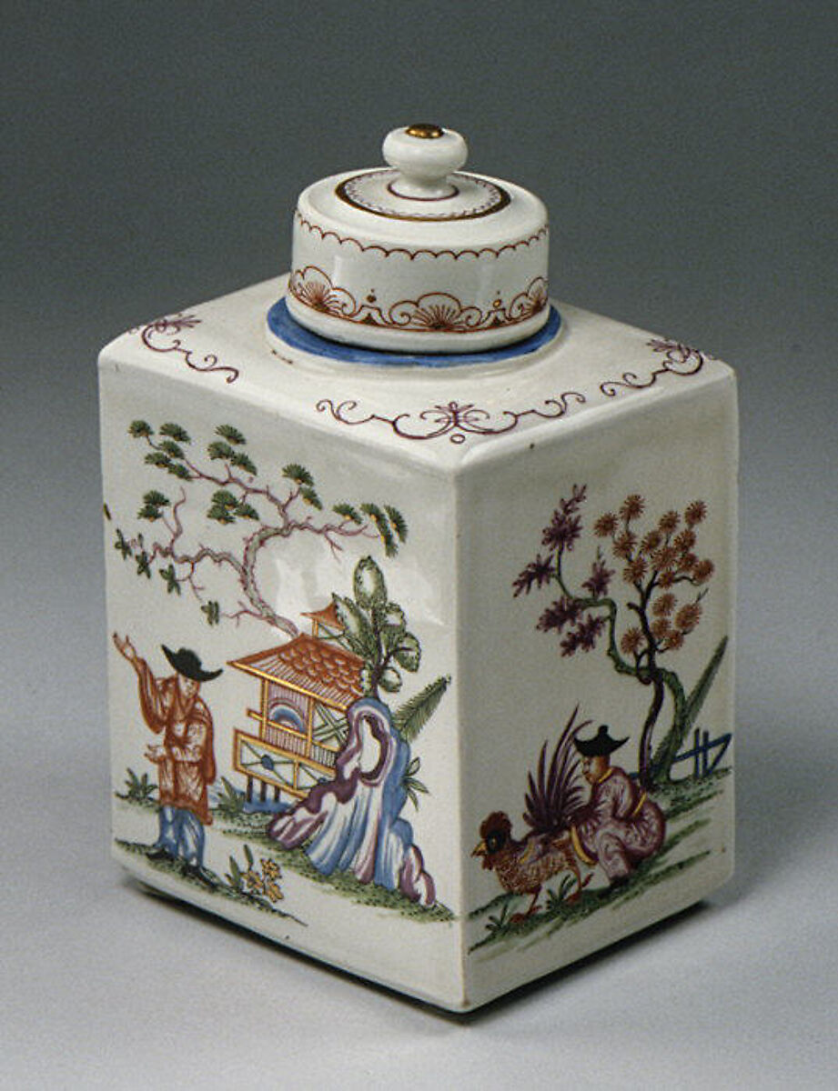 Early Vienna porcelain Du Paquier tea caddy with cover and polychrome chinoiserie decoration, c. 1725
