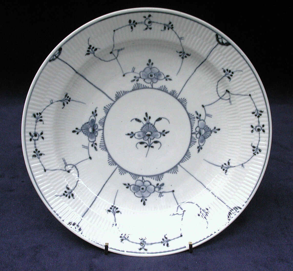 Wallendorf porcelain plate from the late 18th century with monochrome floral decoration and fluted rim