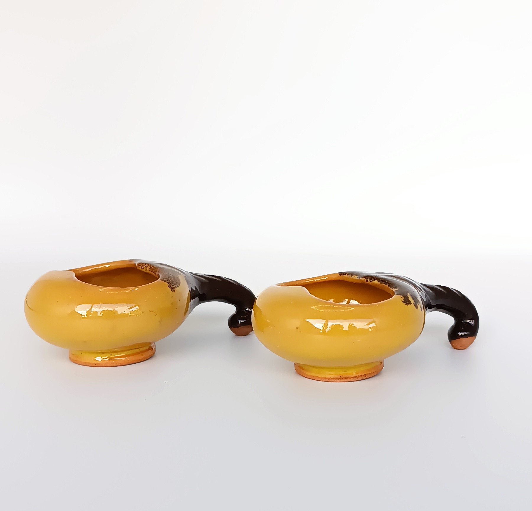 Pair of vintage ceramic Schnapspfeifle pipe-shaped liqueur cups in ochre yellow and dark brown glaze